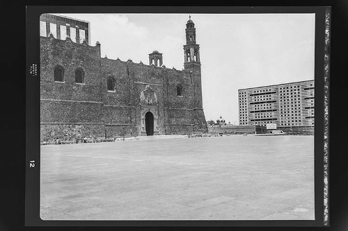 Imagen de Fotografía de arquitectura religiosa, Iglesia de Santiago Tlatelolco, Ciudad de México (atribuido)