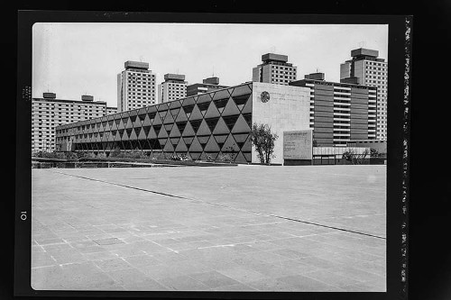 Imagen de Fotografía de arquitectura civil, Escuela Vocacional 7, Tlatelolco, Ciudad de México (atribuido)
