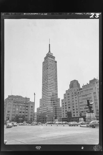 Imagen de Fotografía de arquitectura civil, Torre Latinoamericana, Ciudad de México (atribuido)