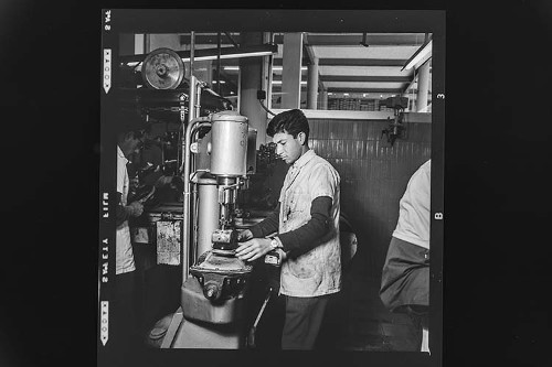 Imagen de Fotografía publicitaria, industrialización en la ciudad de Guadalajara, México (atribuido)