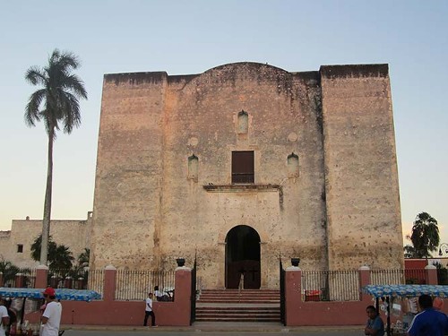 Imagen de Portada del templo católico de Tizimín, Yucatán (propio)