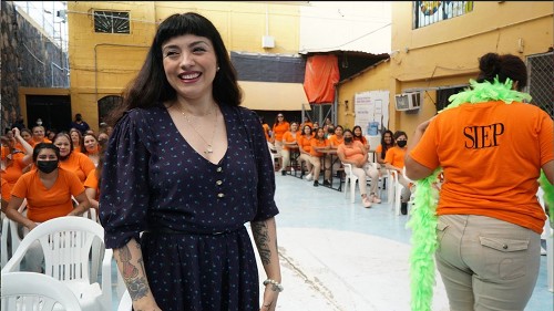 Imagen de Visita de Mon Laferte en el marco del taller de creación literaria y musical realizado por La Letra Escarlata (atribuido)