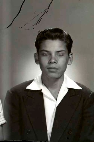 Imagen de Retrato de jovencito con camisa y saco en estudio (atribuido)