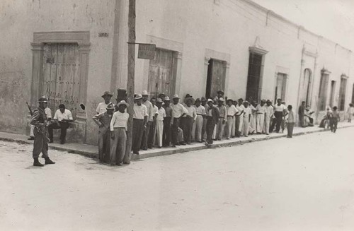 Imagen de Votación en la casilla electoral número siete del Barrio de Santa Ana (atribuido)