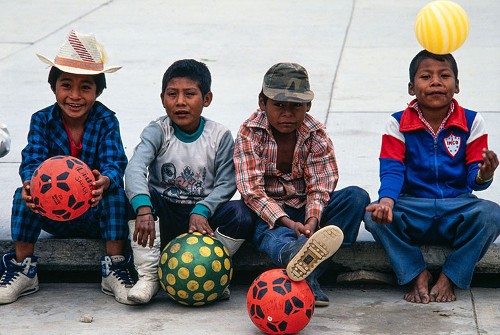 Imagen de Niños con juguetes (propio)