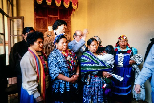 Imagen de Rigoberta Menchú y Samuel Ruiz en una reunión (propio)