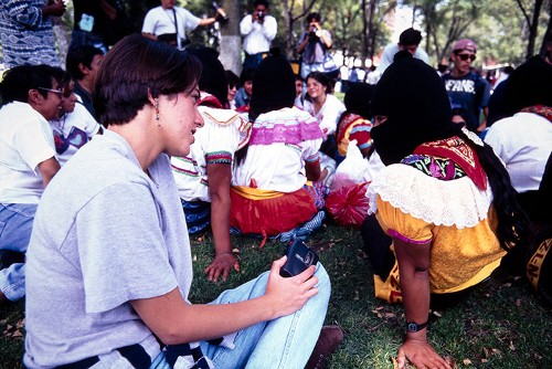 Imagen de Mujer zapatista dando una entrevista (propio)