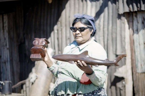 Imagen de Artesana con figuras de palofierro. Pueblo comcáac (seri) (atribuido)