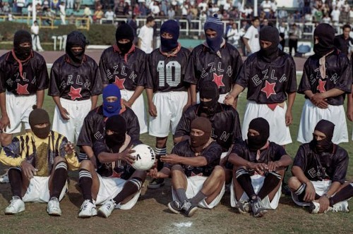 Imagen de Miembros del Ejército Zapatista de Liberación Nacional en la Ciudad de México durante la consulta por el reconocimiento de los derechos de los pueblos indios y por el fin de la guerra de exterminio (propio)