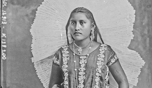 Imagen de Mexique [vue d'une jeune femme en costume mexicain]: [photographie de presse] / [Agence Rol]