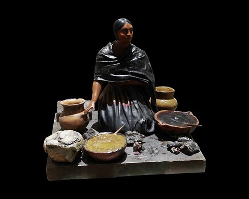 Imagen de Figurita de una vendedora de comida (propio)