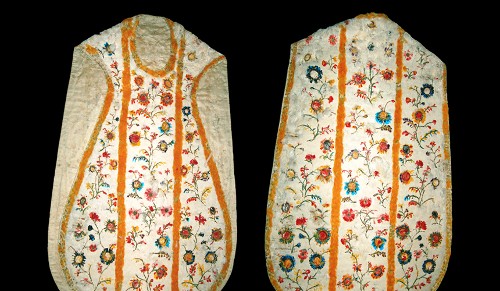 Imagen de Conjunto de vestimenta sacerdotal (propio)