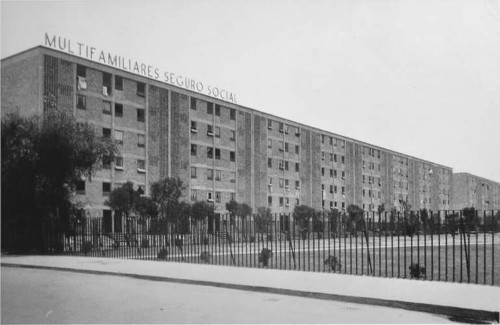 Imagen de Fachada frontal de la Unidad Habitacional Legaría (atribuido)