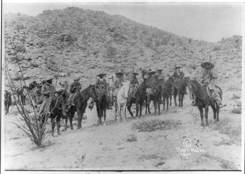 Imagen de Insurrecto calvalry ready to leave the camp (atribuido), Revolucionarios listos para dejar el campamento militar (alternativo)