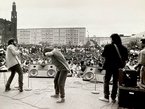 Imagen de Los Nakos en la Plaza de las Tres Culturas (atribuido)