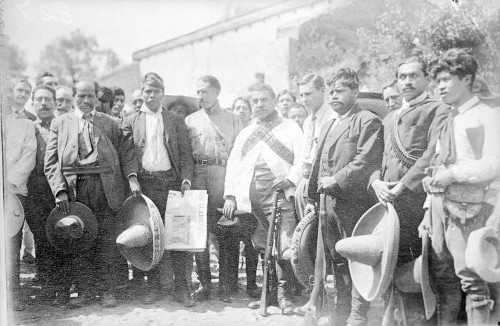 Imagen de Felipe Ángeles reunido con zapatistas, retrato de grupo