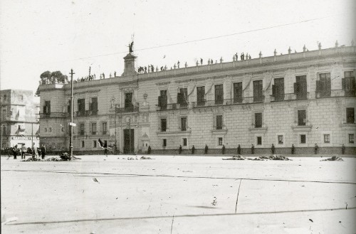 Imagen de Plaza de Armas la mañana del 9 de febrero de 1913 (atribuido)