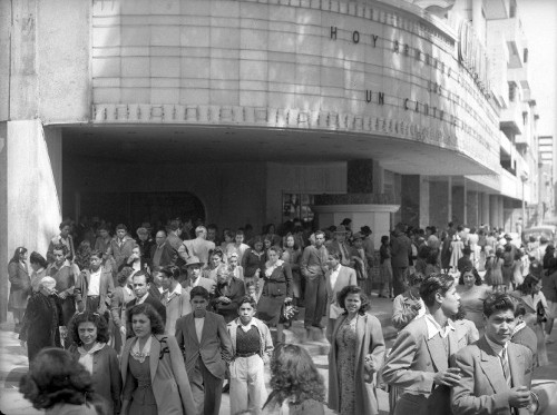 Imagen de Personas ante la taquilla de un cine (atribuido)