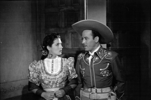 Imagen de Pedro Infante (Ramiro) y Sofía Álvarez (Lupita) en la película Si me han de matar mañana (propio)