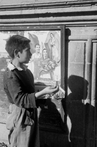 Imagen de Niño vende chicles en la Villa de Guadalupe (atribuido)