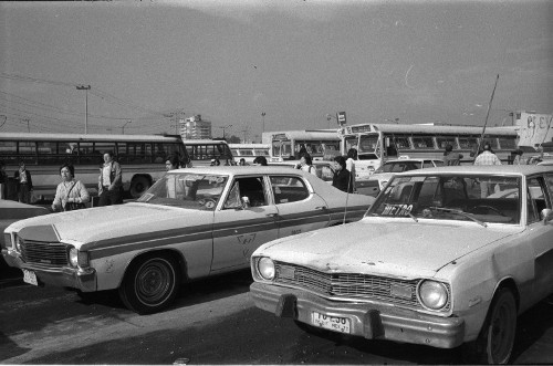 Imagen de Taxis y trolebuses en una estación (propio)