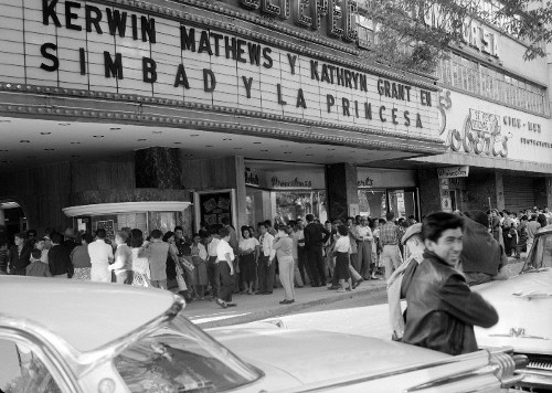 Imagen de Marquesina anunciando la película Simbad y la princesa en el cine Roble (atribuido)