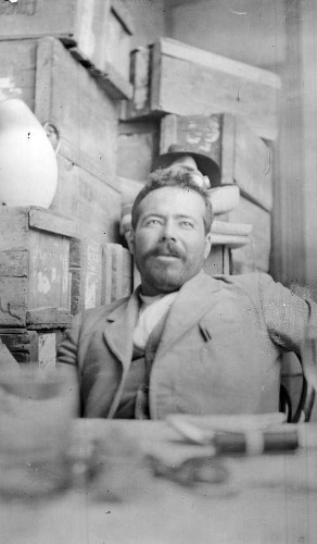 Imagen de Francisco Villa sentado, retrato (atribuido)