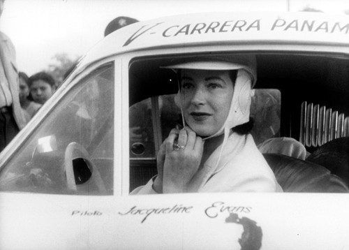 Imagen de Jaqueline Evans a bordo de un auto, retrato (atribuido)
