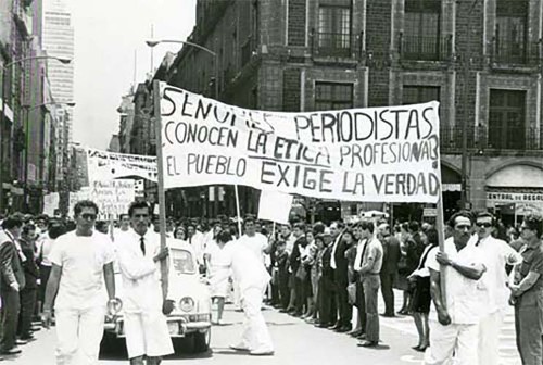 Imagen de Médicos se manifiestan en el Zócalo, 1964-1966 (propio)