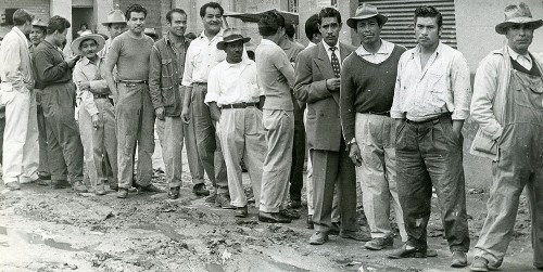 Imagen de Ciudadanos esperando ejercer el voto (atribuido)