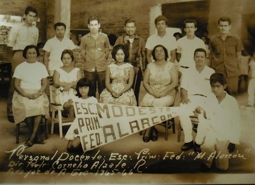 Imagen de Personal docente de la Escuela Primaria Federal Modesto Alarcón (atribuido)
