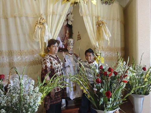 Imagen de Abuela y nieto presentan el altar (atribuido)