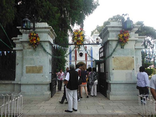 Imagen de La entrada al atrio del templo (atribuido)