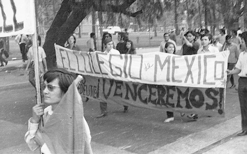 Imagen de Estudiantes del Colegio de México participan en conmemoración del movimiento estudiantil "halconazo" (atribuido)