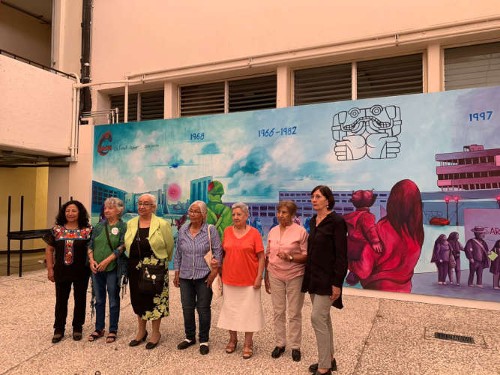 Imagen de Exguerrilleras ante el mural Libertad 2024 (atribuido)