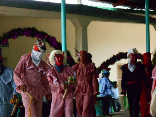 Imagen de La danza de los diablos en la Huasteca Potosina (propio), Diablos danzando en la galera de Tamapatz (atribuido)