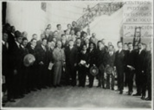 Imagen de El Presidente de la Huerta con los diputados de la XXVIII Legislatura después de fijar la fecha para las elecciones por la renovación de los poderes federales (atribuido)