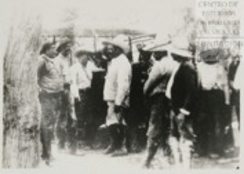Imagen de El Gral. Francisco Villa con el Gral. Eugenio Martínez, después de firmar su rendición (atribuido)