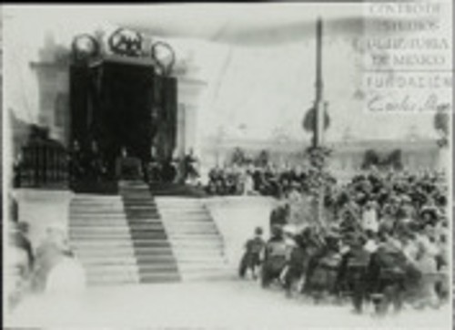Imagen de Aspecto de la Rotonda de Chapultepec, durante la ceremonia en Honor a los Héroes de la Independencia (atribuido)