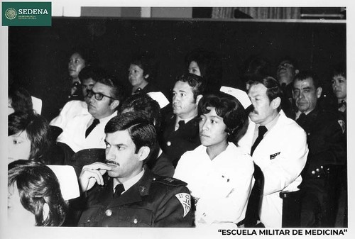Imagen de Registro fotográfico de 16 militares, enfermeras y médicos no identificados, en el Hospital Central Militar (atribuido)