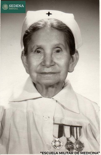 Imagen de Retrato de Refugio Estévez Reyes, apodada "la madre Cuca", entregado como agradecimiento a César Laborde, profesor de la Escuela Médico Militar (atribuido)