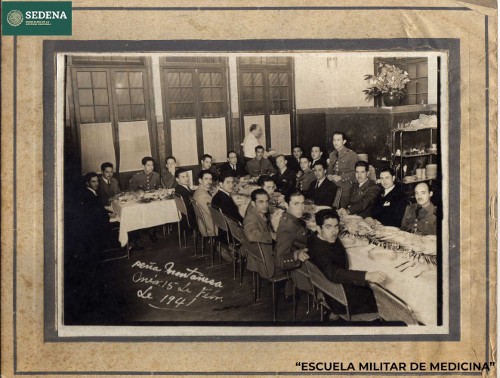 Imagen de Militares durante un convivio en Peña Montañesa (atribuido)