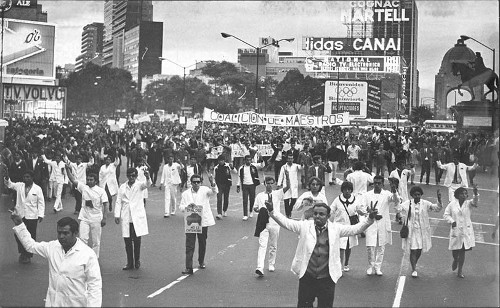 Imagen de Grupo de médicos participando en la marcha del silencio (propio)