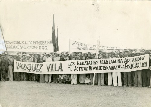 Imagen de Campesinos de Durango manifestándose a favor del secretario de Educación Pública, Gonzalo Vázquez Vela (propio)