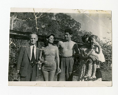 Imagen de Margarita Michelena, Andrea Cataño, Leopoldo Chillón Mateos y Eunice Odio, en un balneario en Teotihuacán (atribuido)