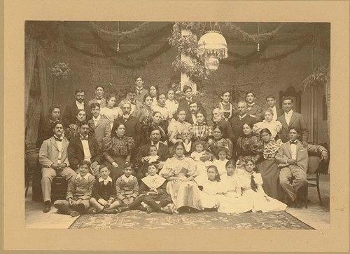 Imagen de La familia Madero. Al centro el patriarca don Evaristo Madero (atribuido)
