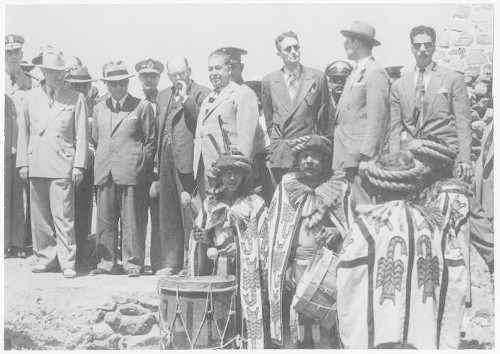 Imagen de Mr. Truman visita San Juan Teotihuacan acompañado del Presidente Miguel Alemán y el Jefe del D.D.F.