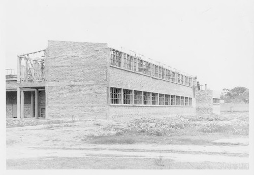 Imagen de Construcción de la escuela en la segunda col. del Periodista