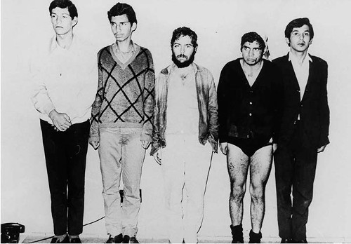 Imagen de Cinco hombres detenidos en el Campo Militar N.° 1 (atribuido)