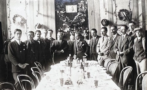 Imagen de Manuel M. Ponce en banquete familiar (atribuido)